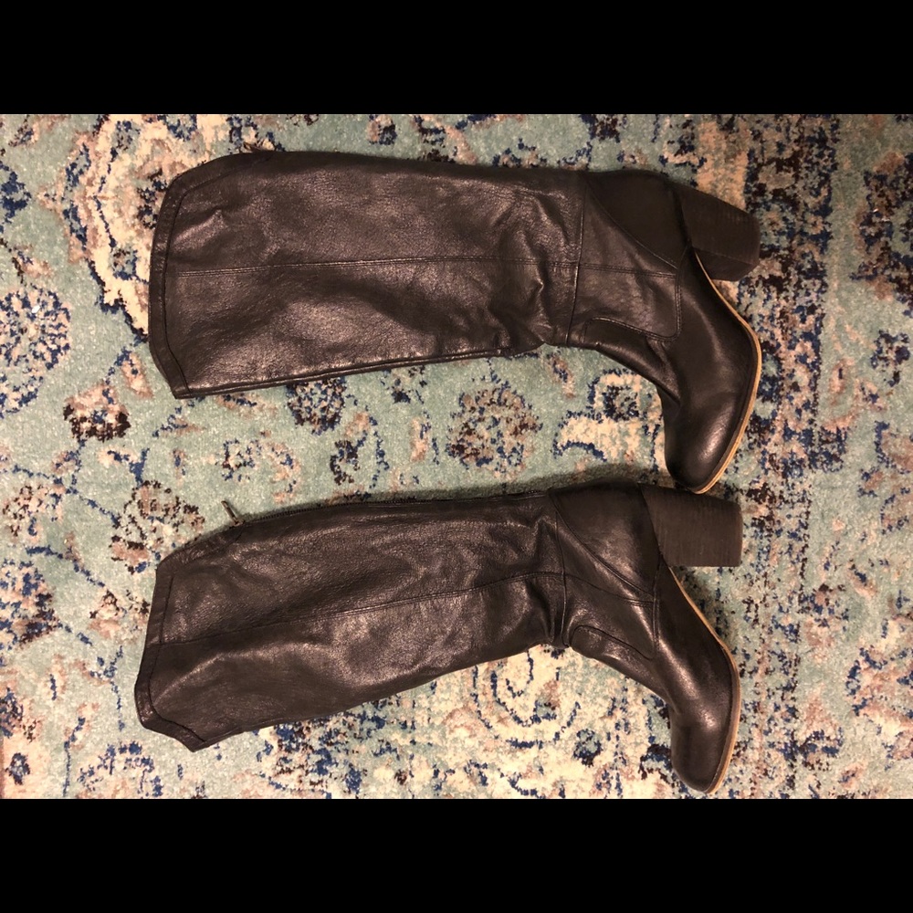 Knee high leather black boots